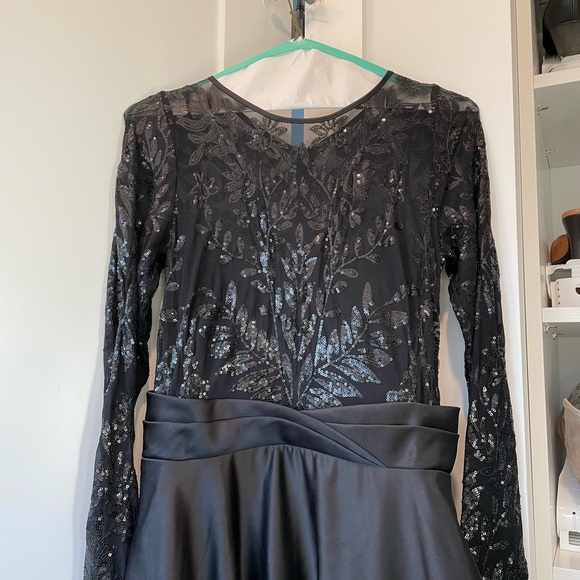 Ball gown, only worn for two hours. Gorgeous, very comfy and has pockets! - Picture 2 of 5